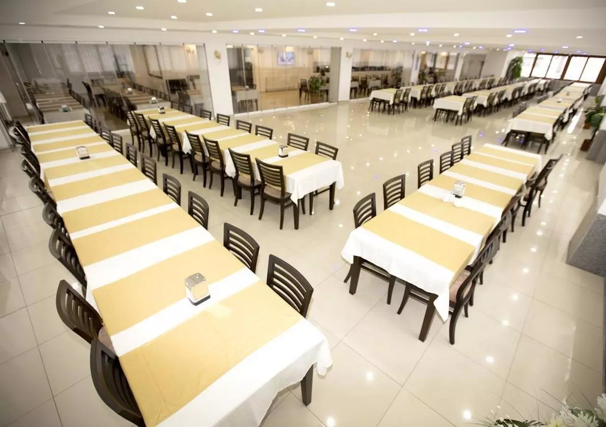 RESMINA VAN HOTEL RESTAURANT (Copy).jpg